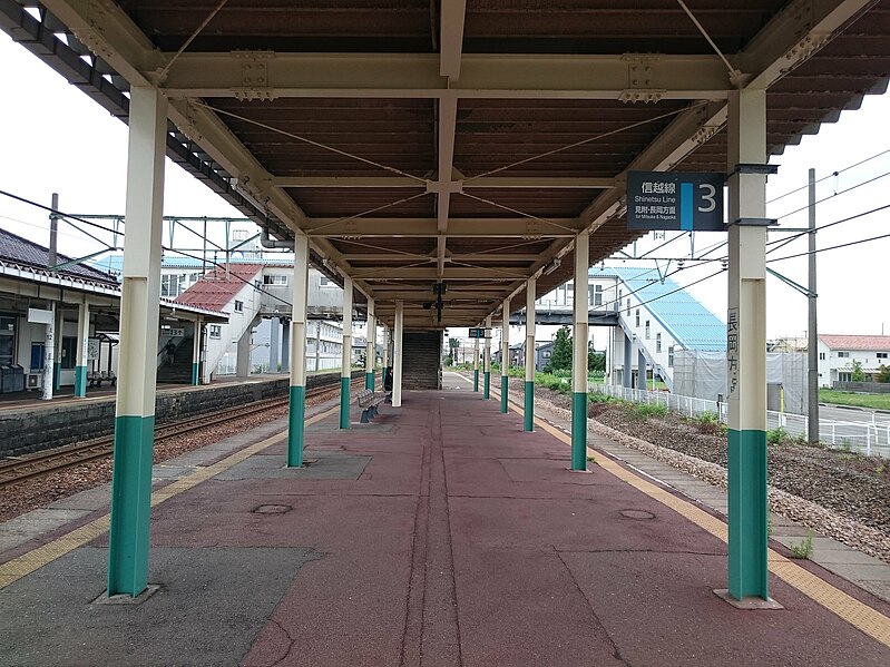 File:Sanjo Sta 2nd-3rd platform 2019,7.jpg