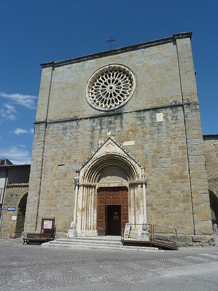 File:Sant'Agostino church in Amatrice, Italy in May 2011 (14815570486).jpg