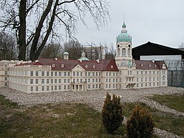 Modell des Schlosses, Blick auf die Parkseite, im Vordergrund der ältere Teil des Schlosses mit der Schlossterrasse