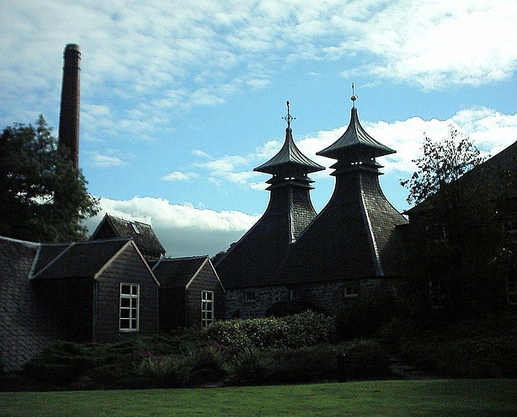 File:Scotland Strathisla distillery.jpg