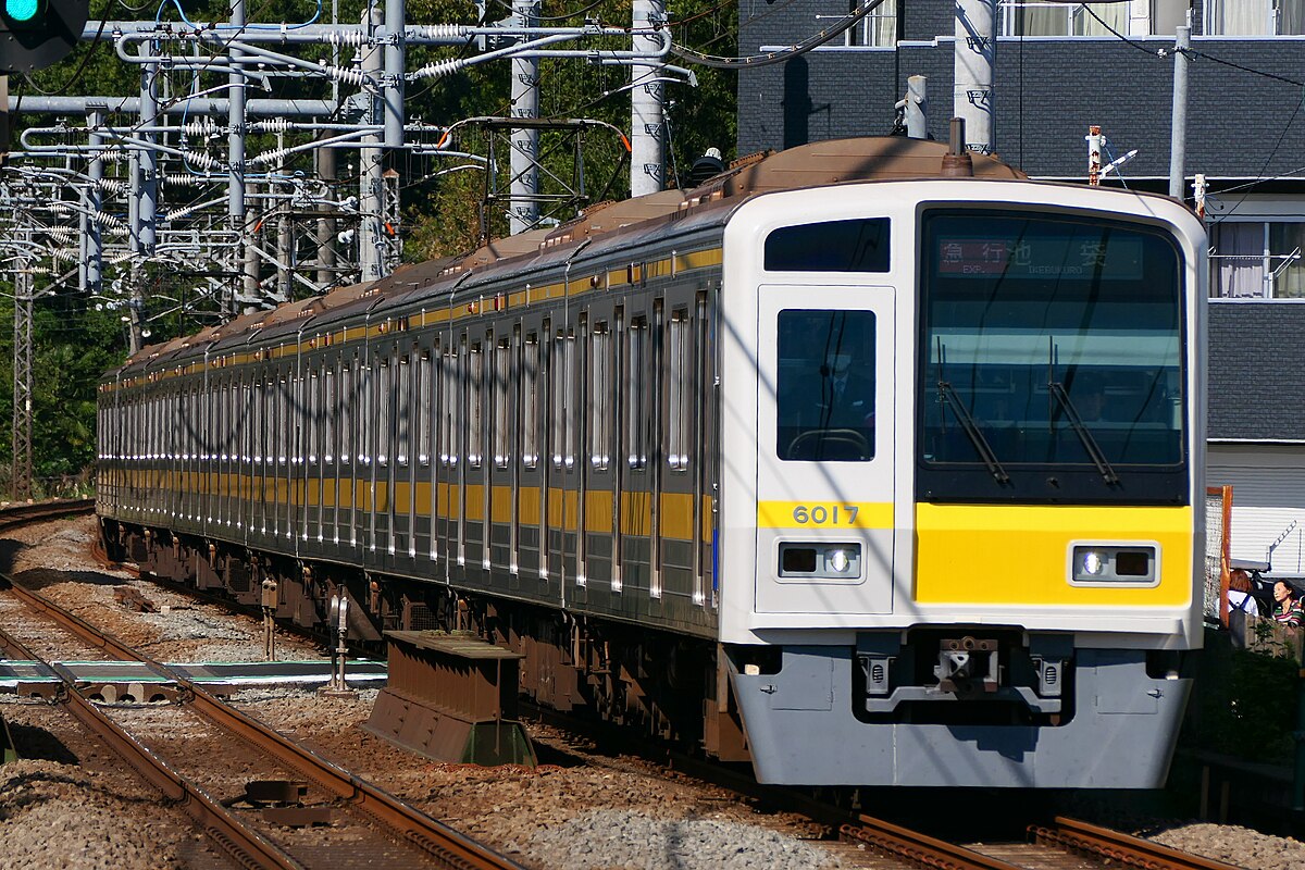 File:Seibu-Series6000-6117F Yellow.jpg - Wikimedia Commons