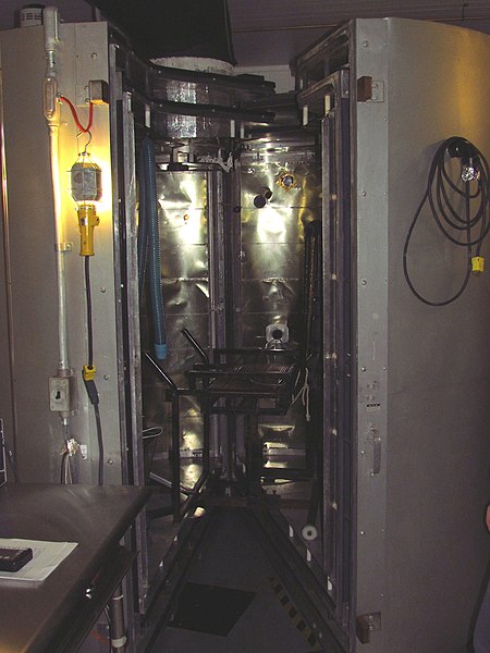 File:Snellen human calorimeter, uOttawa.jpg