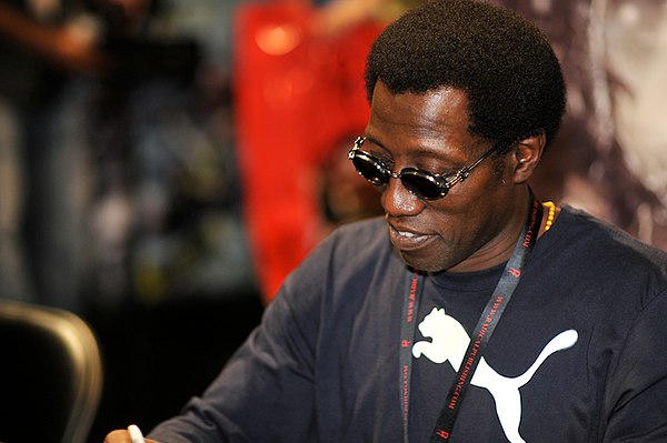 Snipes signing autographs at Comic Con International in 2010