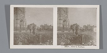 1914-1918 Soldiers in front of the Notre-Dame de Brebières Basilica in Albert