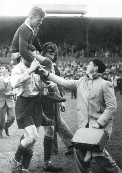 Wallaby captain Solomon chaired by the Springboks 1953