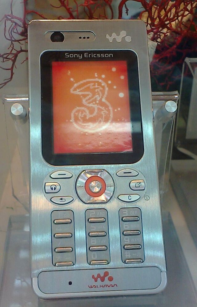 Sony Ericsson W880i by kailio on DeviantArt