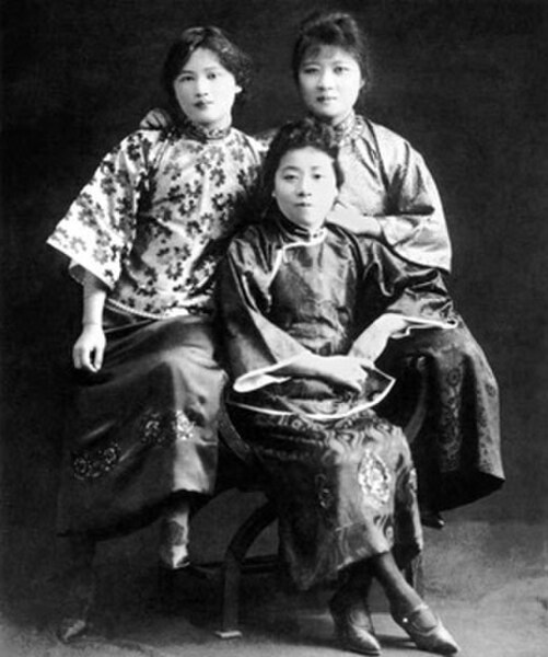 The three Soong sisters: Soong Ching-ling at the left, Soong Ai-ling in the middle and Soong Mei-ling at the right