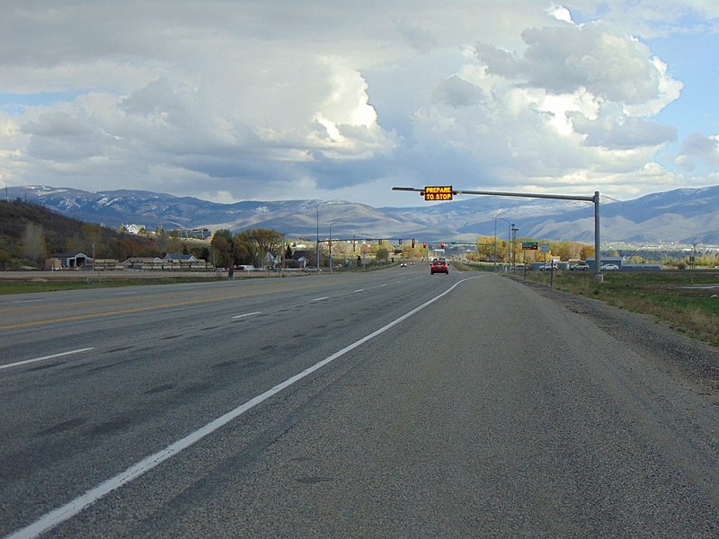 File:Southeast at the US-40 US-189 & SR-32 junction, Apr 16.jpg