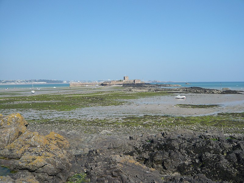 File:St. Aubin's Fort - panoramio (1).jpg