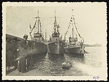 British minesweepers Harrier, Dunoon, and Hussar in Holland, 1935 Stadsarchief Amsterdam, Afb ANWL00068000001.jpg