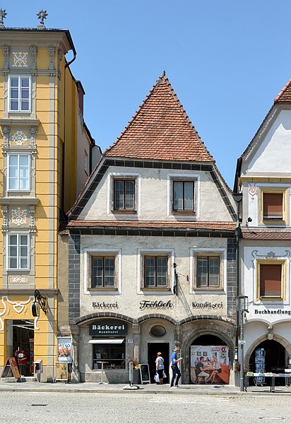 File:Stadtplatz 28 Steyr DSC 2793w.jpg