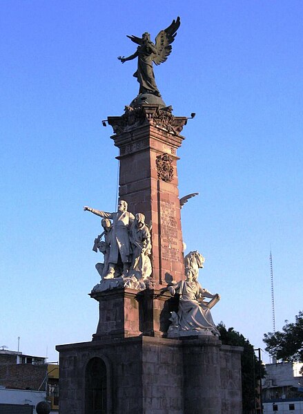 File:StatueIndependenceGDL (cropped).JPG