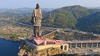 Sardar Vallabhbhai Patel ishte një nga etërit themelues në Republikën e Indisë ; statuja më e lartë e botës