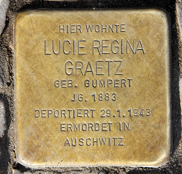 File:Stolperstein Dernburgstr 55 (Charl) Lucie Regina Graetz.jpg