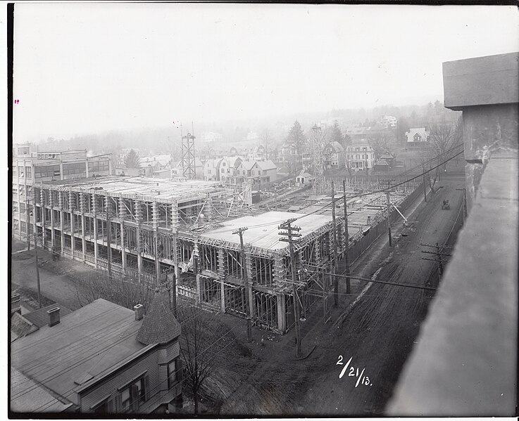 File:Storage Battery Building under construction, viewed from corner of Ashland Avenue, at left, and Lakeside Avenue. (501c1ea78cdb432d8db1e44f97bbd778).jpg