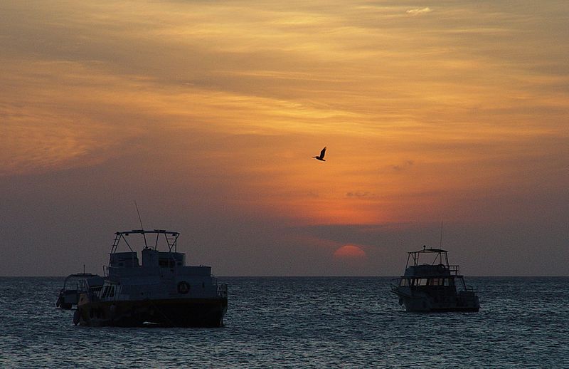 File:Sunset in Aruba (2889210214).jpg