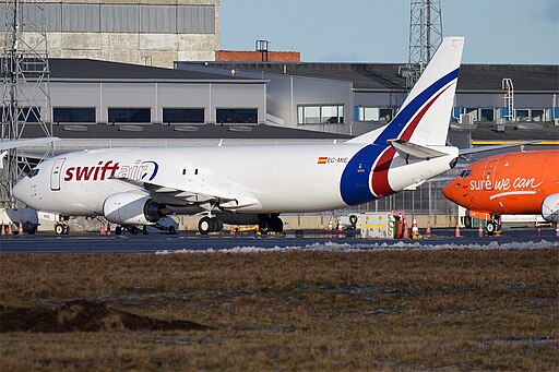 Swiftair, EC-MIE, Boeing 737-4Y0 SF (32231351234)