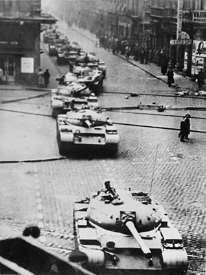 Tanks in straten van Boedapest in 1956, Bestanddeelnr 916-3071.jpg