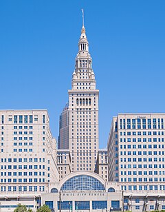 Terminal Tower dal fiume Cuyahoga Cropped.jpg