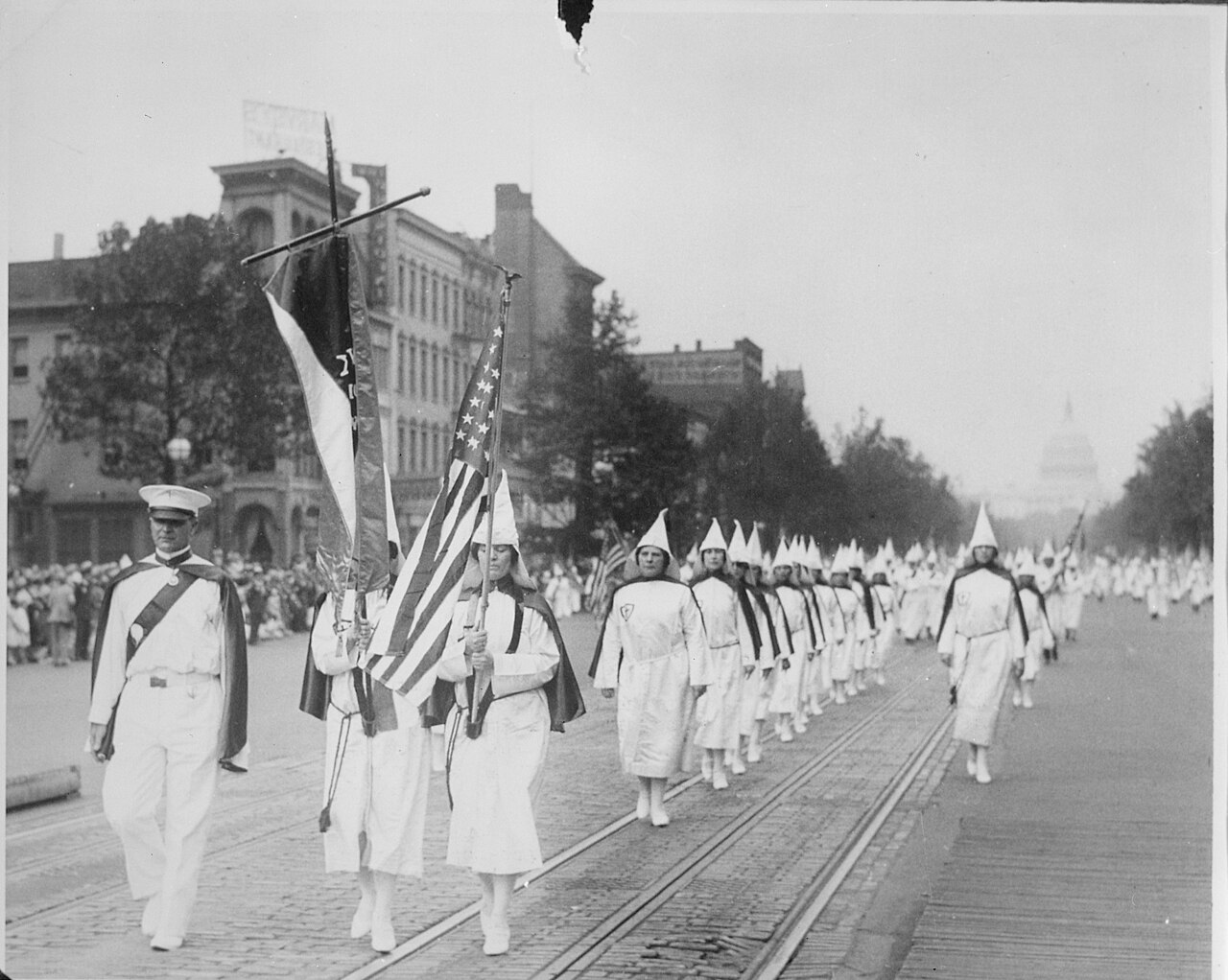 1280px-The_Ku_Klux_Klan_on_parade_down_Pennsylvania_Avenue,_1928_-_NARA_-_541885.jpg