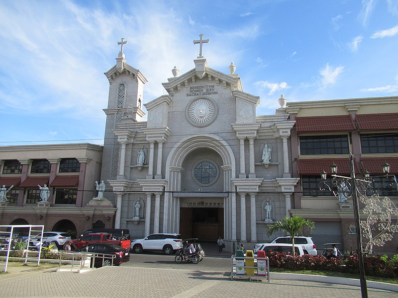 File:The Saint Nicholas of Tolentino Cathedral (Cabanatuan City) 02.jpg