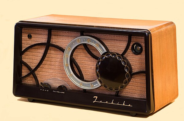 AM-only Toshiba vacuum tube radio (1955)