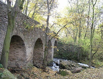 Jak do Toušice hromadnou dopravou - O místě