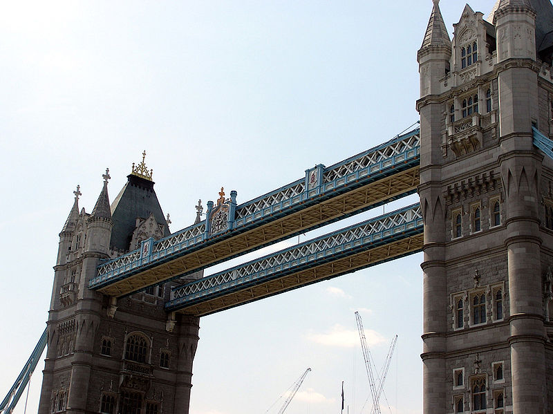 File:Tower.bridge.8.walkwaysexterior.london.arp.jpg