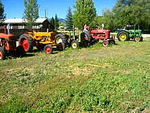 Tractors in Fairfield, June 2007 Tractors by Josh Parrish.jpeg