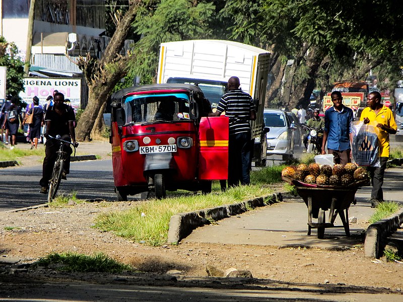 File:Tuk-tuk picking passengers.jpg