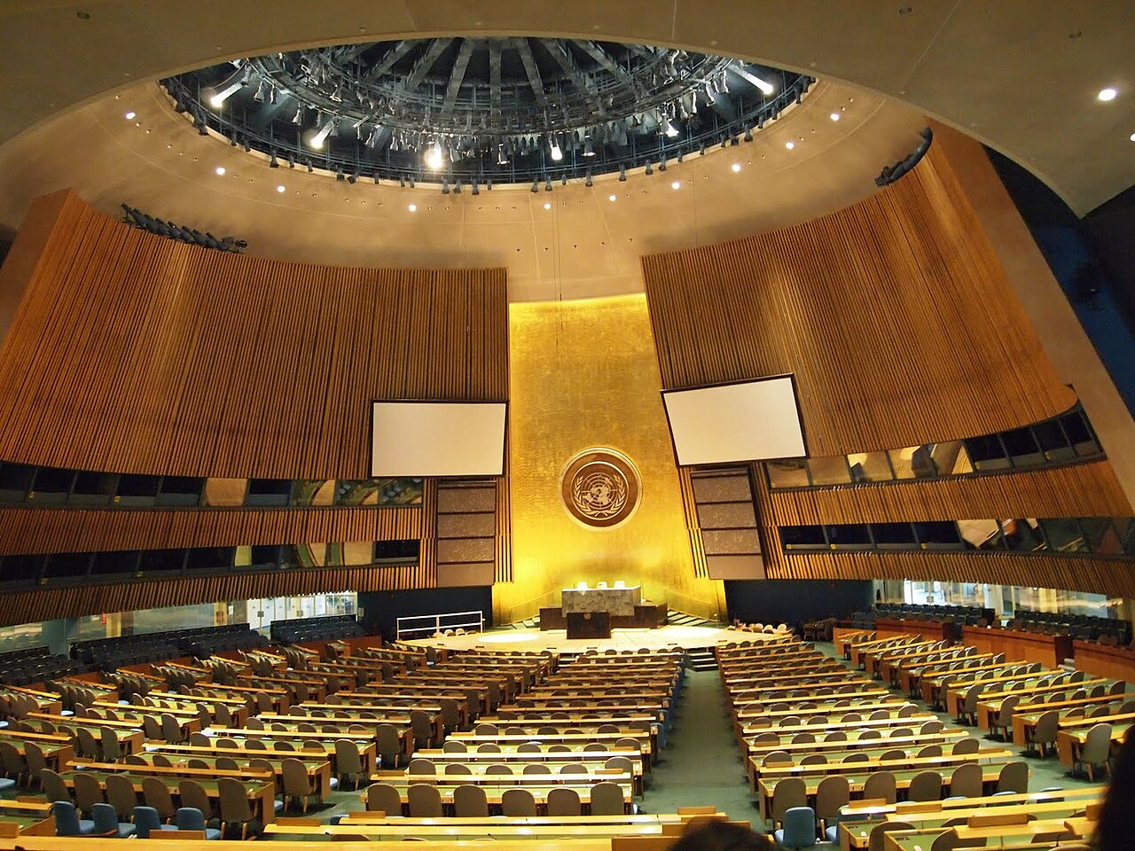 File:United Nations General Assembly Hall (2).jpg - Wikimedia Commons