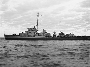 USS Gilmore (DE-18) край морската корабостроителница на остров Mare на 27 февруари 1945 г. (NH 53735) .jpg