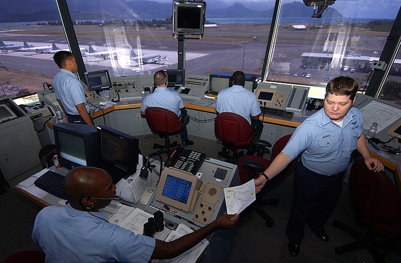 File:US Navy 040707-N-6932B-042 U.S. Navy air traffic controllers monitor and direct the launch and recovery of all aircraft.jpg