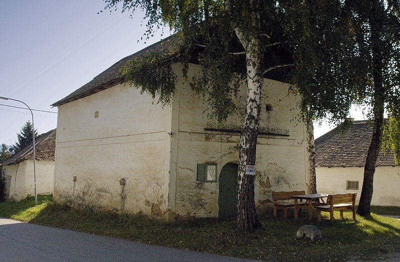 File:Untermarkersdorf Weinmuseum.jpg