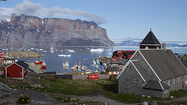Uummannaq town is the largest settlement in the area