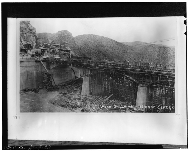 File:VIEW OF WEST SPILLWAY BRIDGE UNDER CONSTRUCTION, September 1, 1928 - Coolidge Dam, Gila River, Peridot, Gila County, AZ HAER ARIZ,11-PERI.V,1-29.tif