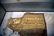 Mummy found in the Valley of the Golden Mummies, now in el-Bawiti museum, el-Bahriya, Libyan desert, Egypt. ValleyMummiesMummy2.jpg