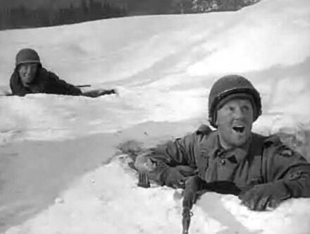 Van Johnson dans Bastogne (1949).