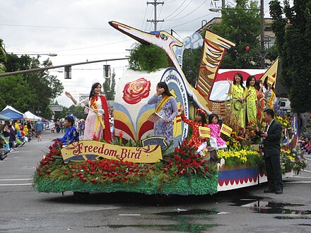 Vietnamese community float at the Portland Rose Festival parade
