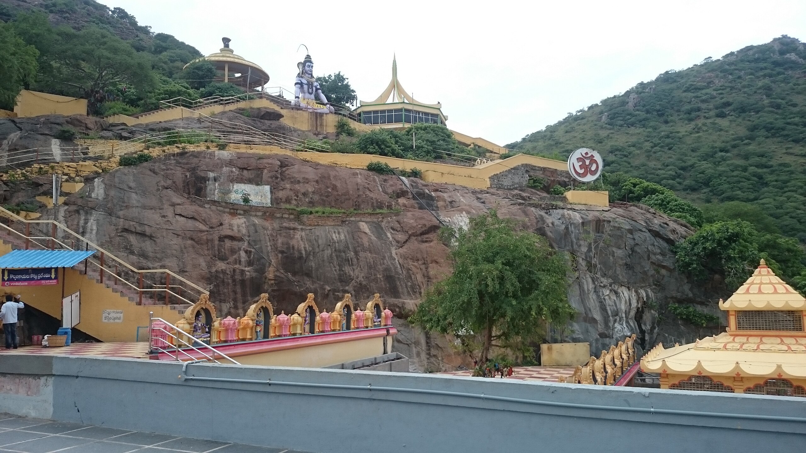 Divine Thought :: Temples, Mantras, Slokas, Festivals, Facts of God:  Beautiful Wallpapers Of Kanak Durga Temple Vijayawada, Andhra Pradesh