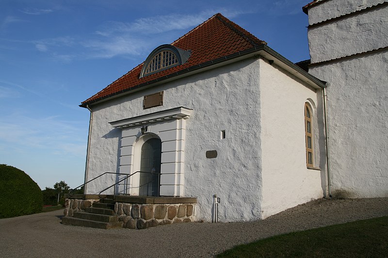 File:Vitaby kyrka exterior 4.jpg