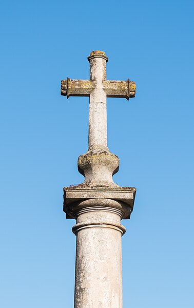 File:Wayside cross in Courban (2).jpg