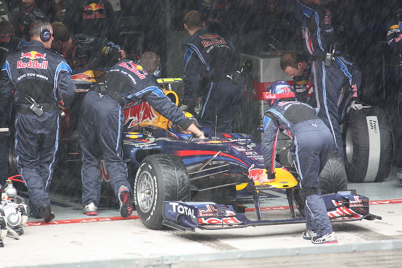 File:Webber Malaysian qualy 2010 garage.jpg