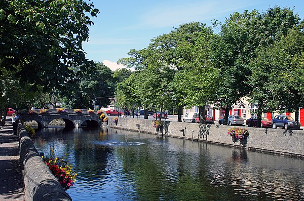 The Carrowbeg river flows through Westport