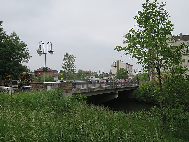 File:Wilhelmsbrücke Hanau 2.JPG