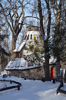 Witch's Hut Witch's Hut in Kildonan Park (Winnipeg, Manitoba) 01.JPG