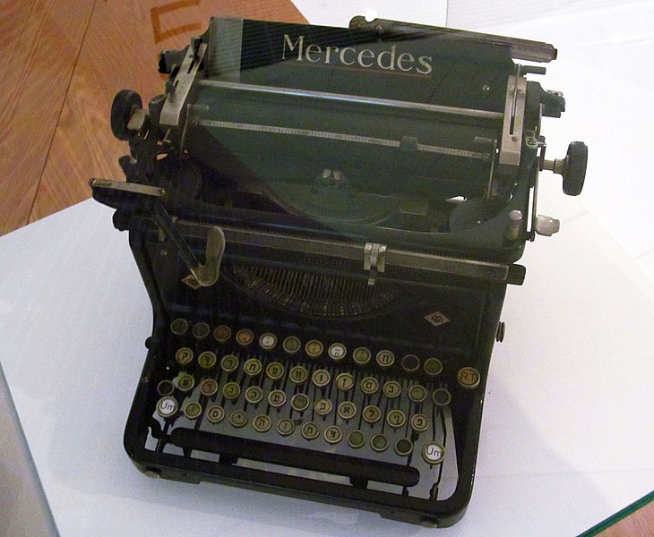 File:Yiddish typewriter.JPG