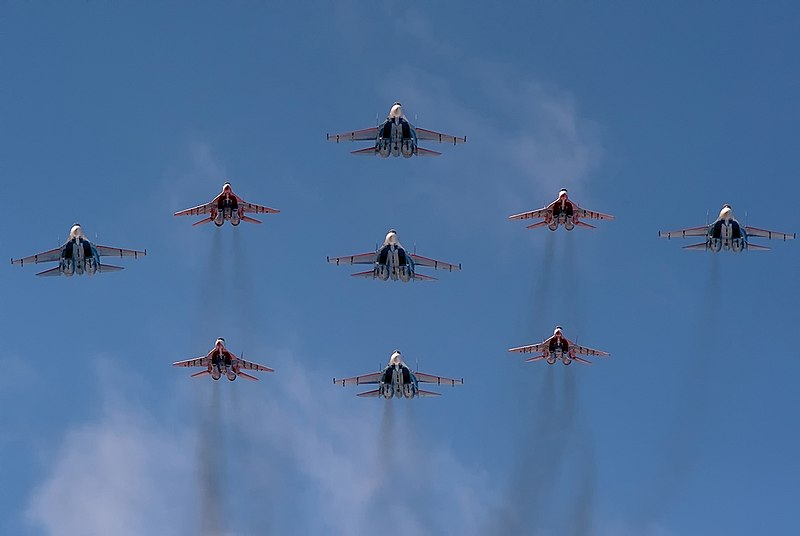 File:«Russian Knights» and "Strizhi" (5603574923).jpg