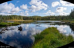 Åtjärnen vid Lägstaåns inlopp på västra sidan.