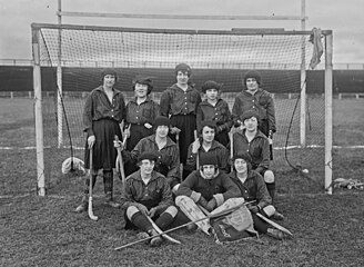 The women's field hockey team of LOU in 1921. Monnet is in the top right of the last row.